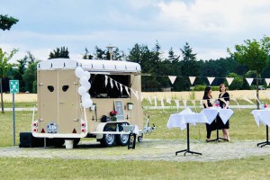 Die Neuen - Hochzeitsempfang am Standesamt